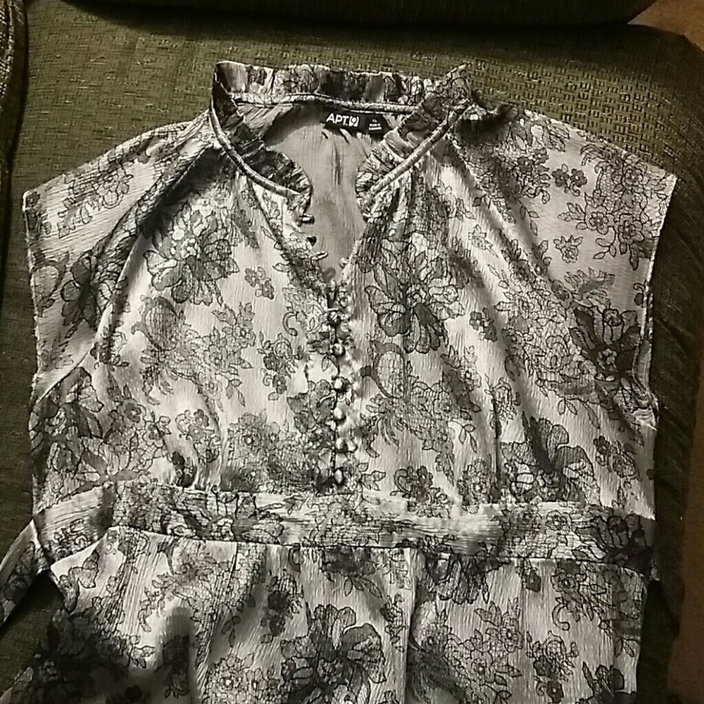 Sleeveless Apt. 9 top